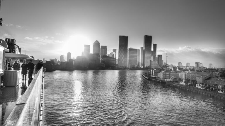 Mit der Hanseatic Nature über die Themse